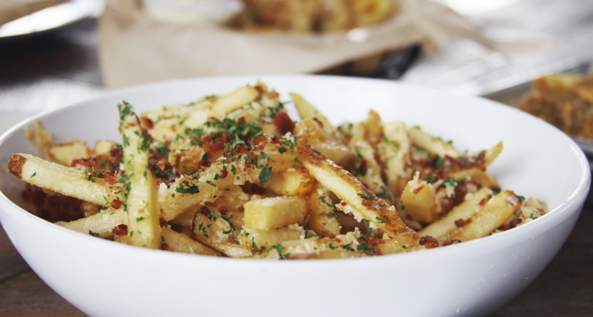 Одна ложка — и картошка жарится идеально: не варится и не прилипает — хрустящая снаружи, мягкая внутри