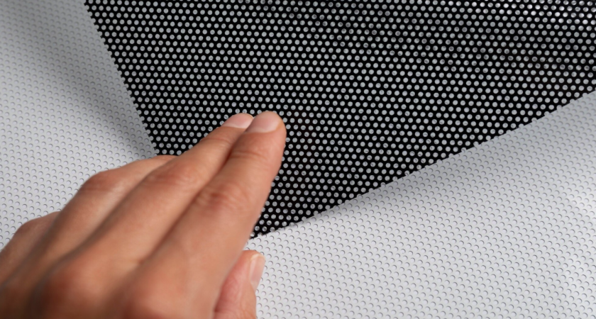 Узнала в универе — теперь объясняю: зачем чёрные точки на лобовом  