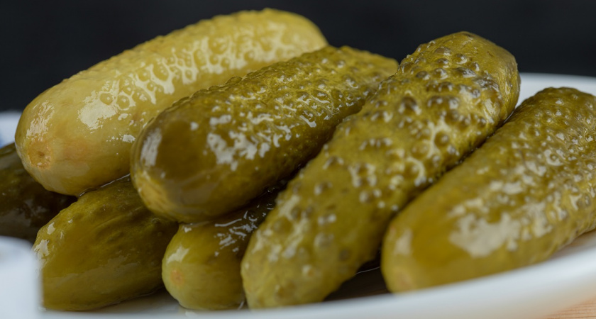 Секреты идеальных солёных огурцов: дети в восторге, съедают за долго до Нового года