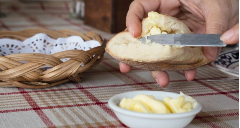 К бабкам больше ни ногой. Купил деревенское сливочное масло и сравнил с магазинным. Результат поразил