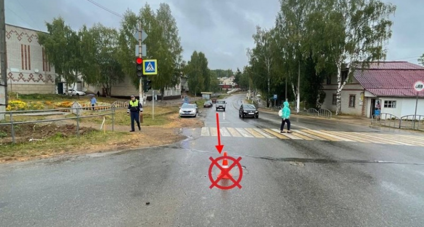 Водитель мопеда в Коми получил травмы после падения на перекрестке