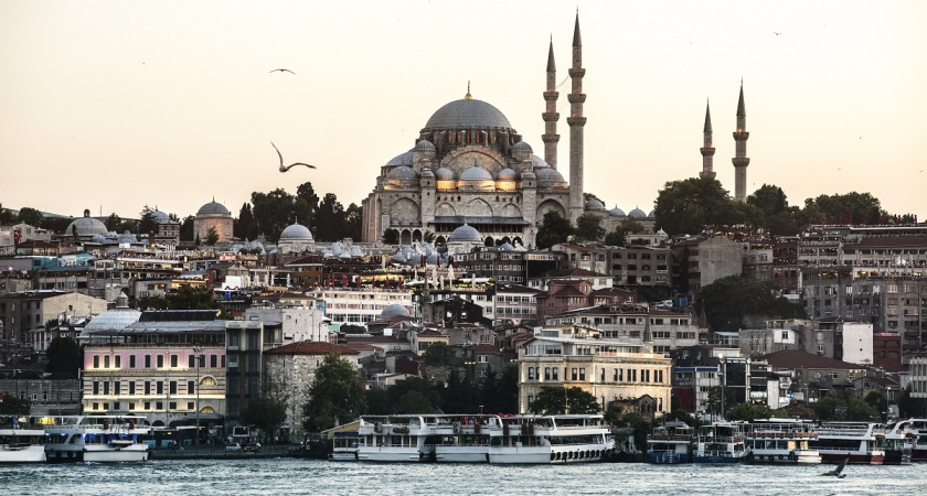 В России бы мужчин за это засмеяли, а у турок в порядке вещей: 8 привычек мужчин в Стамбуле, которые огорошили