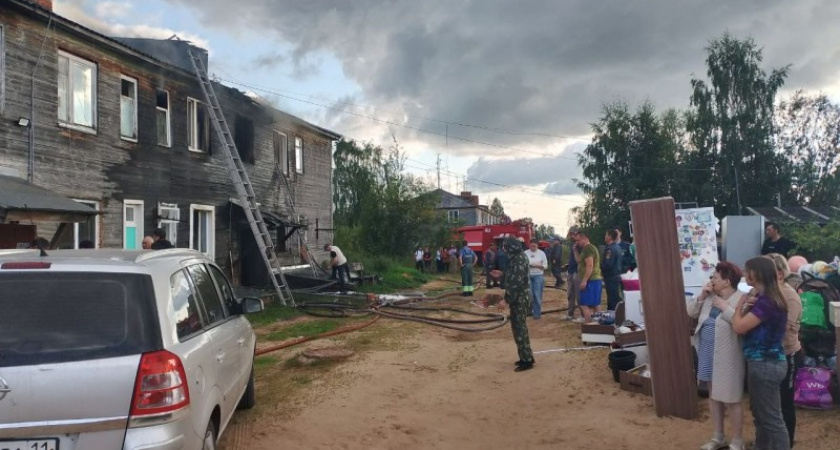Два человека погибли при пожаре в жилом доме в Коми