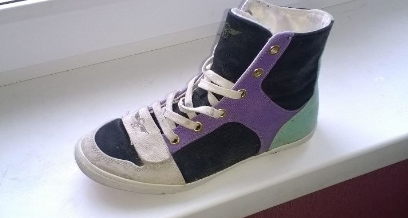 Старые кроссовки не выбрасываю, узнала простой трюк, для отбеливания за 5 минут — дочь решила, что это новые