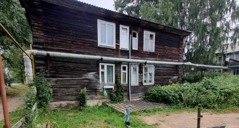 Жители Коми добились компенсации, купили квартиру и тем не менее продолжали жить в аварийном доме