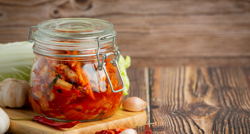 Всегда закатываю по 20 банок легкого салата – уже в январе достаю из подвала последнюю баночку