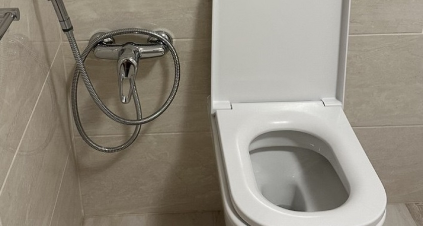 Соседки плачут от зависти: я очищаю унитаз до блеска за 5 минут копеечным средством — сияет ярче первого снега