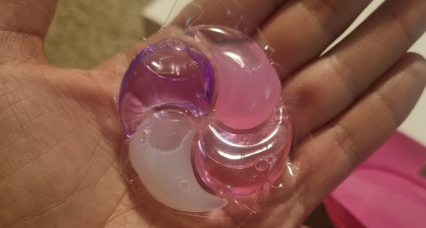 Теперь стиральный порошок за копейки отстирывает лучше дорогого: трюк который подарил мне идеальную чистоту вещей и помог сэкономить