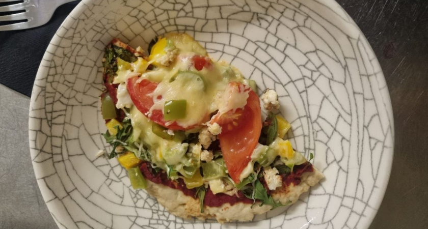 Пирог без возни с тестом: готовится за 15 минут, а исчезает за 5 — муж таскает на работу двойную порцию