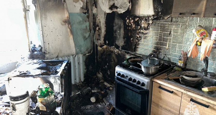 В Ухте пожарные ликвидировали возгорание в жилом доме