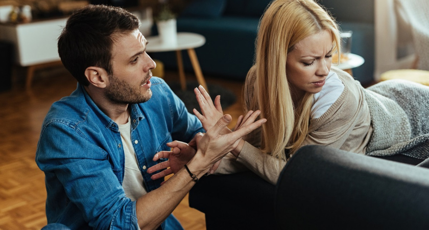 «Пора валить!»: жена придумала гениальный план, как выставить родню мужа за дверь