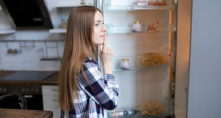 Эти продукты опасно хранить на дверце холодильника - запомните на всю жизнь