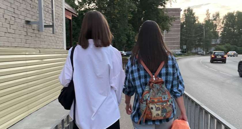 Люди засмеют: в этом слове вообще нет буквы «З», но каждый второй ее упорно вставляет - запомните это раз и навсегда