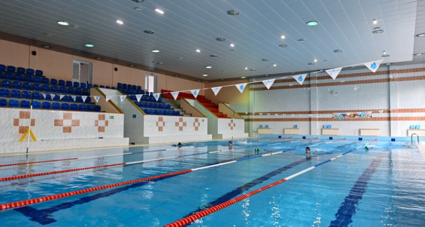 Ростислав Гольдштейн поручил оборудовать бассейн в Коми противоскользящим покрытием