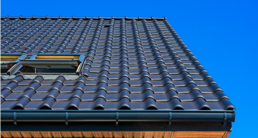 Металлическая черепица — уходит в прошлое: битумная крыша выигрывает по всем параметрам и вот почему