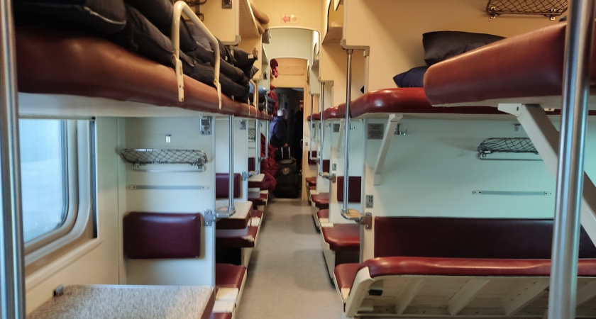 Уступить или дать отпор: имеет ли право пассажир с ребенком занимать чужую полку - ответ эксперта