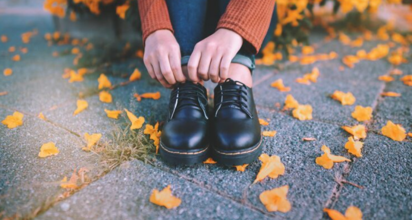 Осенью начищаю обувь кремом для рук: нежный уход, который преобразит - и сапожки, и кроссовки