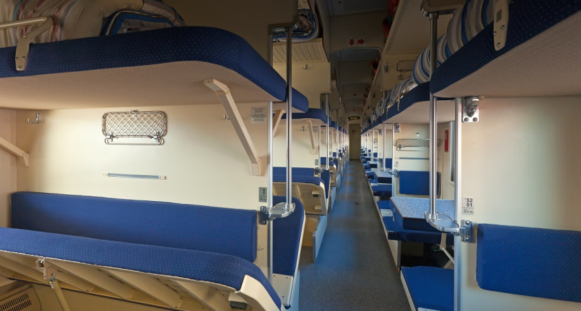Плацкарт без удобств: пассажиры этих мест остались без столика и постельного белья - хотя заплатили