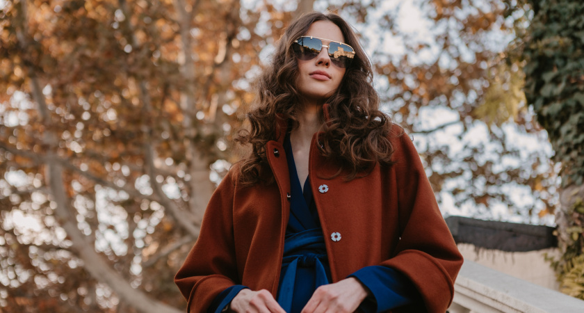 Стилист назвала модные тенденции осени-2025 в одежде и аксессуарах, берите на заметку 