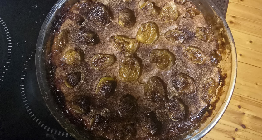 Пирог, который пахнет осенью: много яблок, мало сахара и почти нет муки - выглядит как из элитной кондитерской