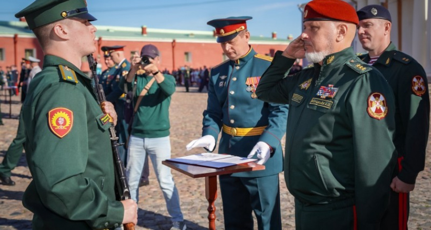 Курсанты Военной академии Росгвардии из Коми приняли присягу в Петропавловской крепости