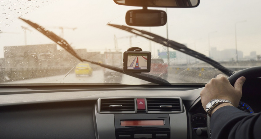 Секрет идеальной видимости: что добавить в омывайку, чтобы стекло сияло даже в ливень