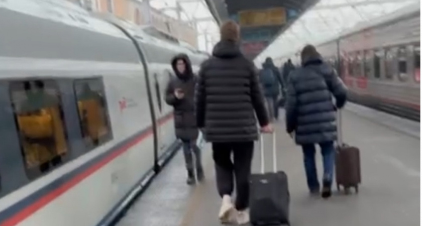 Уснул с телефоном в руке — проснулся без него: как воруют в поездах и что делать чтоб не попасться на крючок воришек 