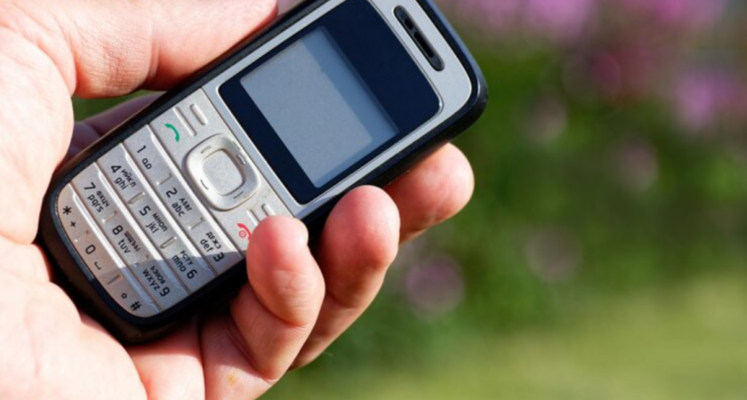 Почему богатые люди переходят со смартфонов на кнопочные телефоны?