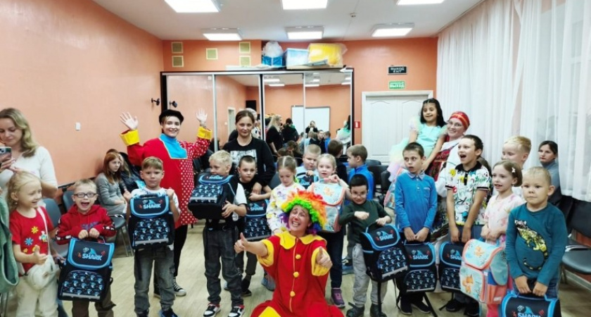 Благодаря акции "Дорога в школу" 755 юных жителей Коми получили в подарок к 1 сентября портфели и наборы школьных принадлежностей