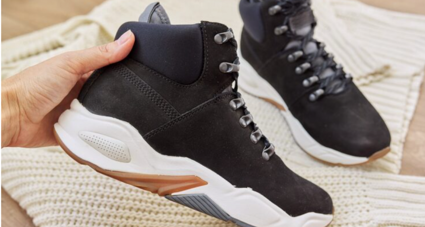 Весь день хожу в обуви, а вони нет: посыпаю на стельку щепотку порошка - лайфхак на сентябрь 