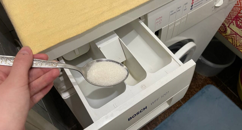 Всегда кладу ложку в барабан стиралки — стирка проще, а полотенца как новые