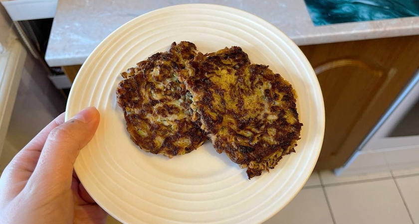 Кабачковые оладьи с секретом: Для хруста и вкуса кладу в них 1 плод — никакой клейкости и водянистости не будет