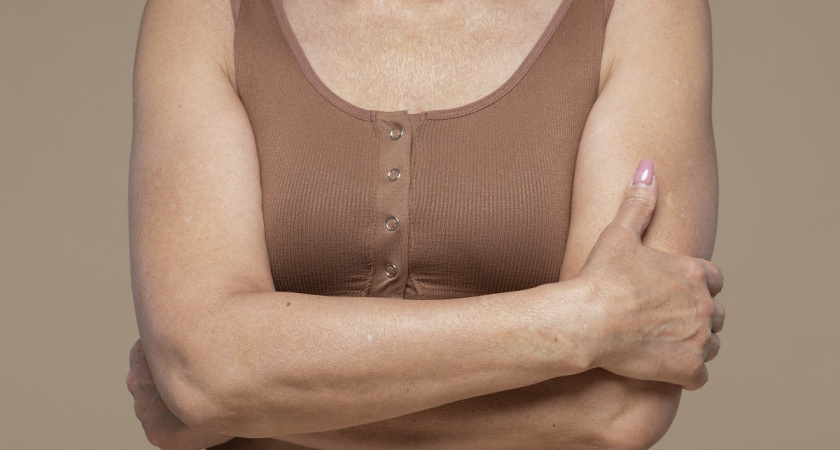 Лайфхак из прошлого: как убрать возрастные пятна с рук с помощью двух копеечных средств - рецепт нашла у бабушки в тетрадке