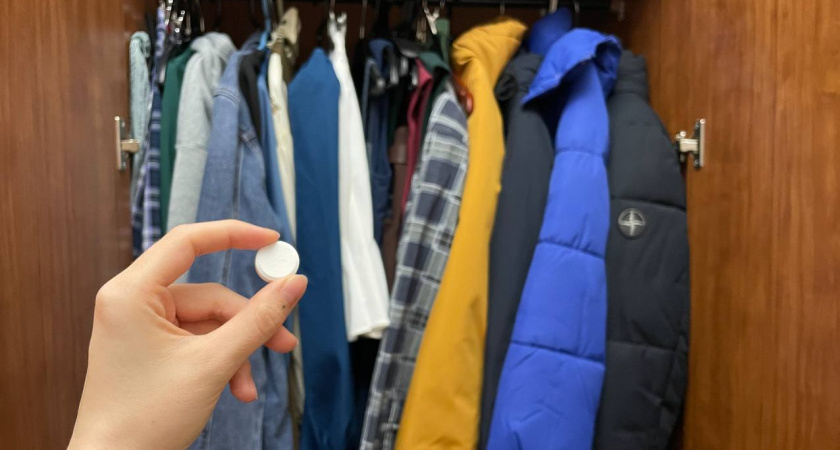 Кладу 1 таблетку в шкаф, и вещи благоухают свежестью — как раз и навсегда избавиться от затхлого запаха одежды