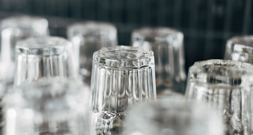 Мама всегда заставляла меня ставить стаканы вверх дном: только спустя годы я понял, насколько она была права - вот почему