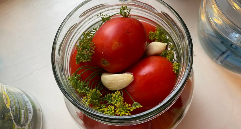 Ароматные помидоры в банке: лучший рецепт маринованных томатов — будут целыми и сочными всю зиму