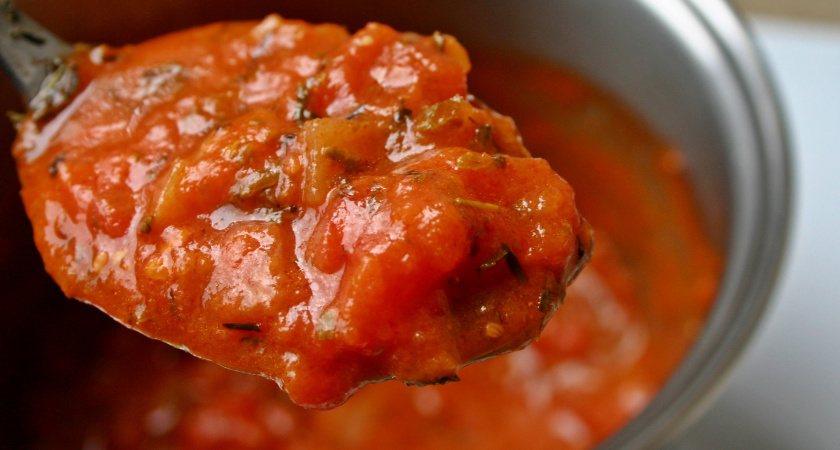 Как сварить настоящий борщ, а не суп со свеклой: нашла рецепт в книге 1952 года. Есть 2 тонкости - от них зависит вкус и рубиновый цвет