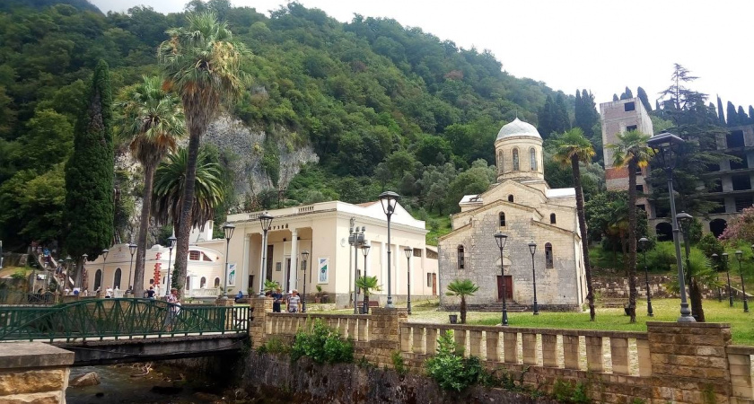 «Откровенно о плюсах и минусах»: впечатления российской туристки от поездки в Абхазию