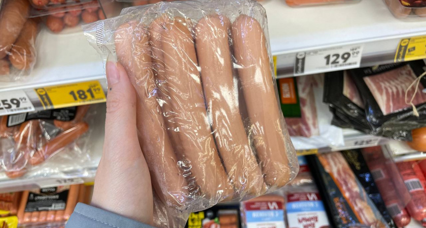 Никакой бумаги, внутри лишь натуральное мясо: в Роскачестве назвали лучшие марки сосисок и сарделек