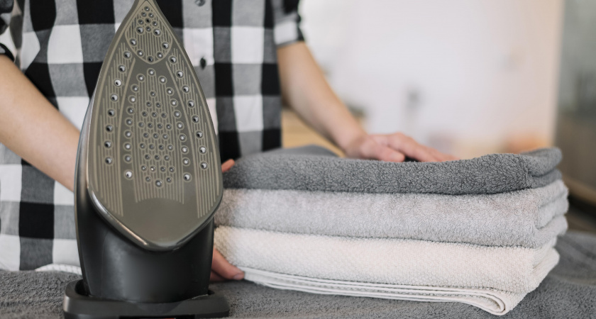 Нагар с утюга испарится за 1 пшик: проблему решит дешевое аптечное средство