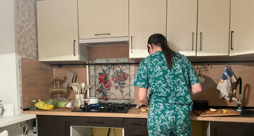 1 ложка на таз — и кухонные шкафчики как новые: от жирного налета не останется и следа