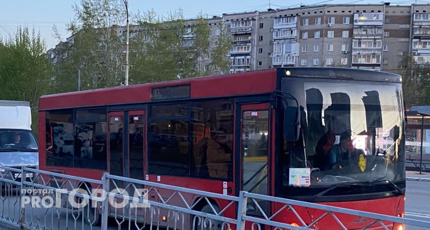 В Коми пассажир автобуса напал на школьника из-за наушника