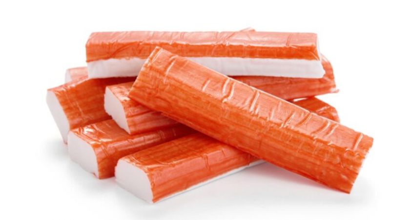 3 буквы отличают качественные крабовые палочки от дешёвых из бросовой рыбы. Они вкуснее и так съесть, и в салат положить