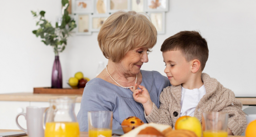 Бонус для работающих пенсионеров: как оформить выплату за внуков — до 40% от зарплаты