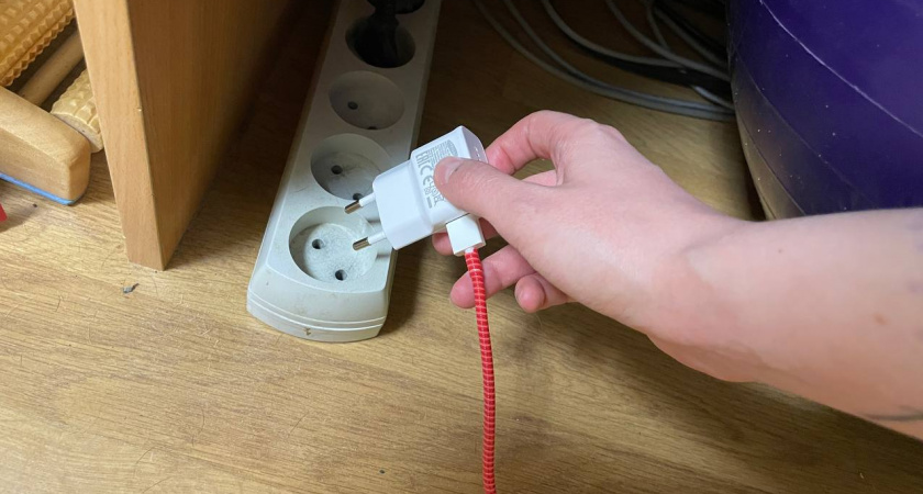 «Съедают» четверть электричества в доме — эти два прибора надо выключать из розетки