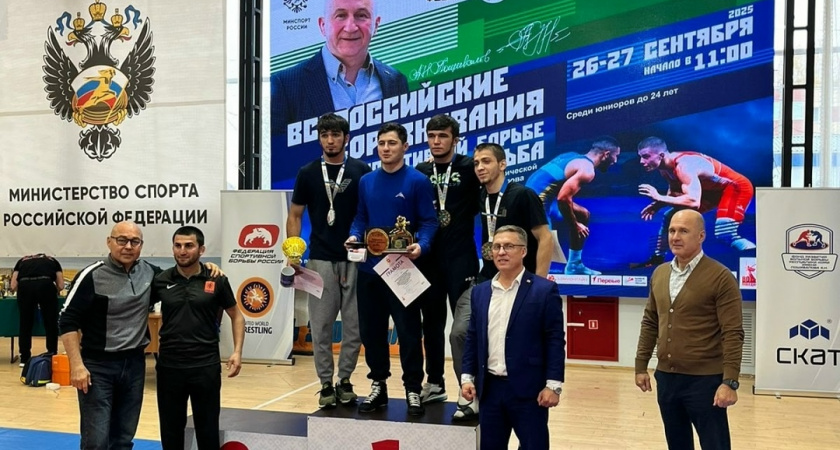 Восемь наград привезла команда Коми с всероссийских соревнований по вольной борьбе