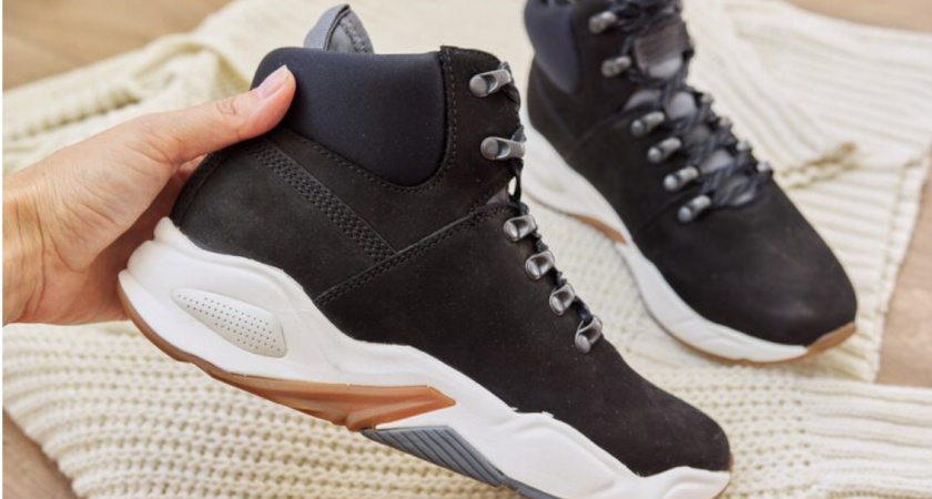 Весь день в обуви, а вони нет: посыпаю на стельку щепотку порошка - лайфхак на октябрь