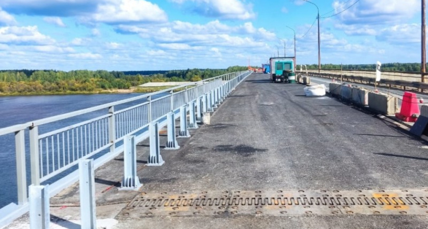 В Коми продолжается ремонт моста через Вычегду