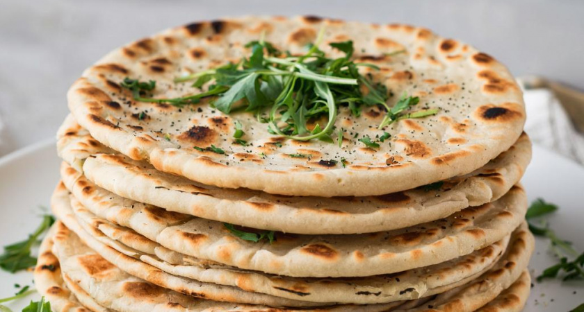 Уже привыкла готовить их каждый день: сытные и вкусные лепешки на завтрак - делаются за 5 минут