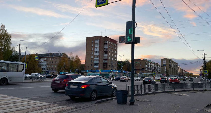 Должен ли водитель поворачивать под стрелку, если с этой полосы можно ехать прямо - ГАИ поставила точку в спорном вопросе